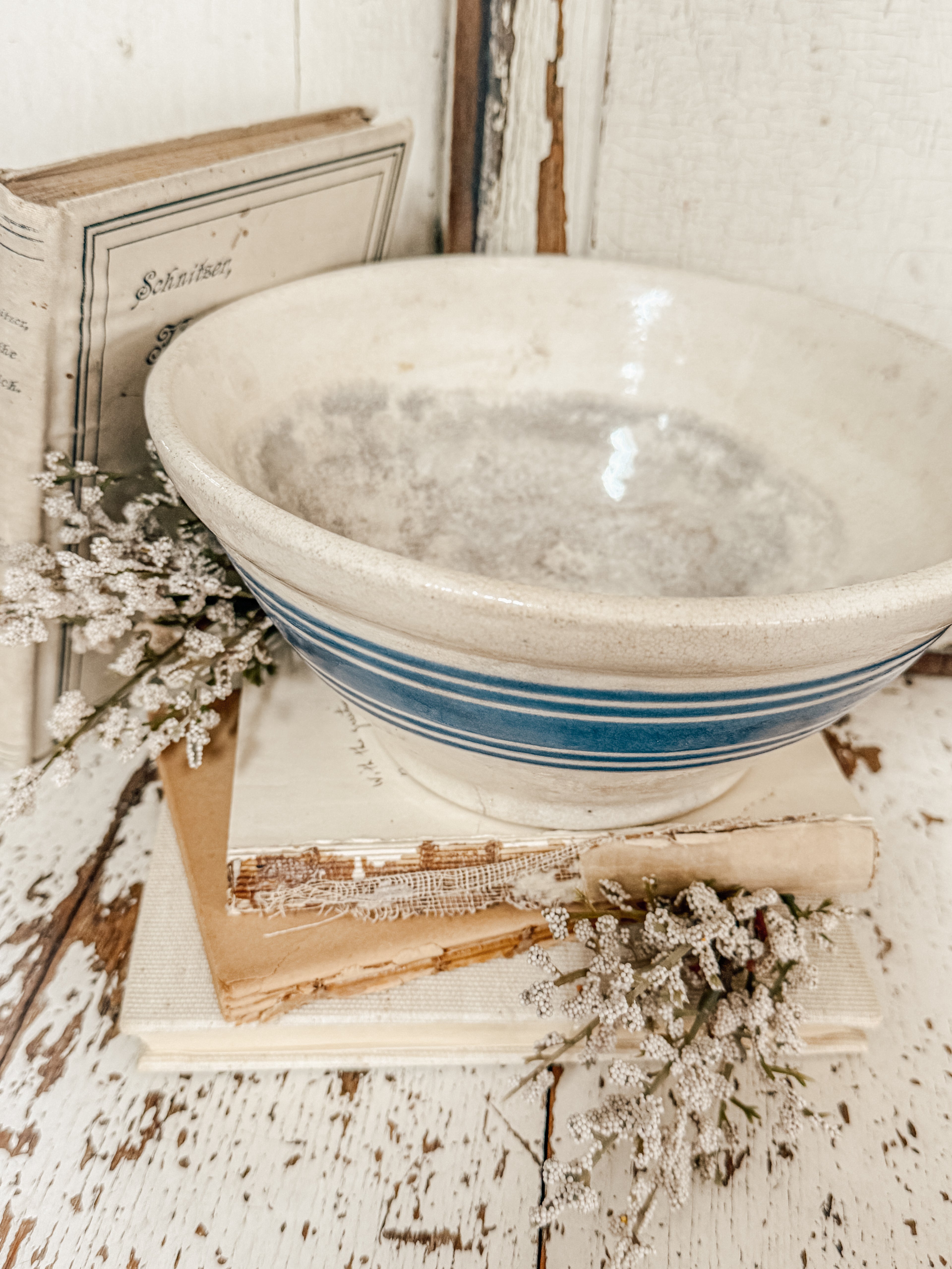 Vintage 1940’s Yelloware bowl